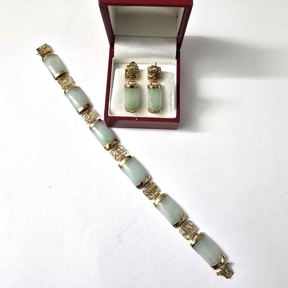 Vintage Find Jewelry - 14K Gold Green Jade Earrings and Bracelet Set